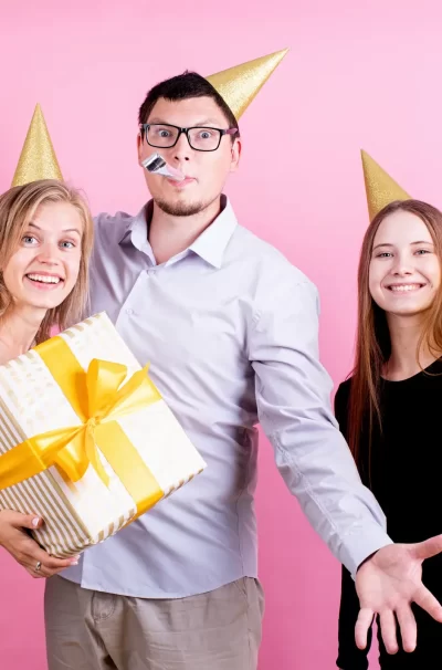 vecteezy_portrait-of-joyful-friends-celebrating-birthday-party-pink_3295352