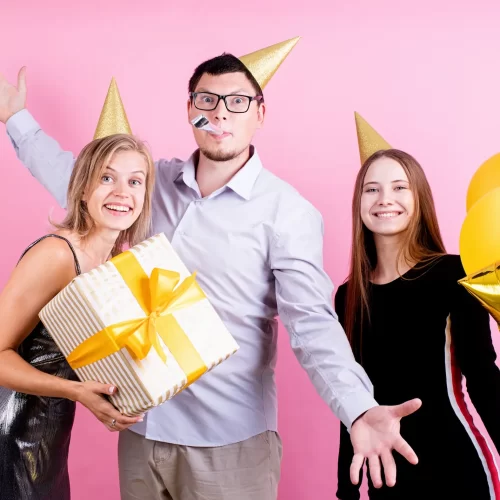vecteezy_portrait-of-joyful-friends-celebrating-birthday-party-pink_3295352